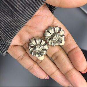 Oscar de la Renta Vintage Silver tone textured petal Floral Clip Earrings